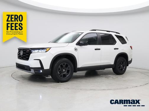 White 2025 Honda Pilot Trailsport