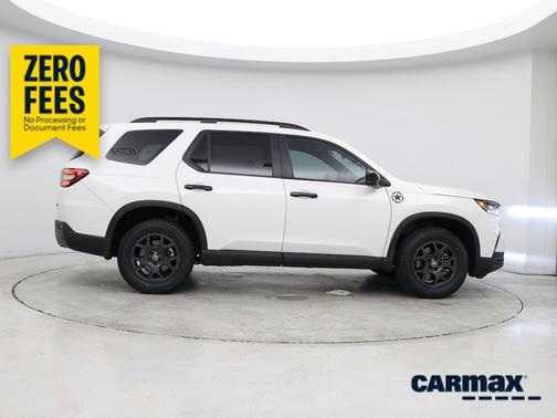 White 2025 Honda Pilot Trailsport