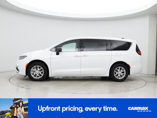 White 2025 Chrysler Pacifica Select