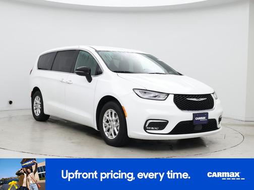 White 2025 Chrysler Pacifica Select