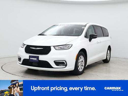 White 2025 Chrysler Pacifica Select
