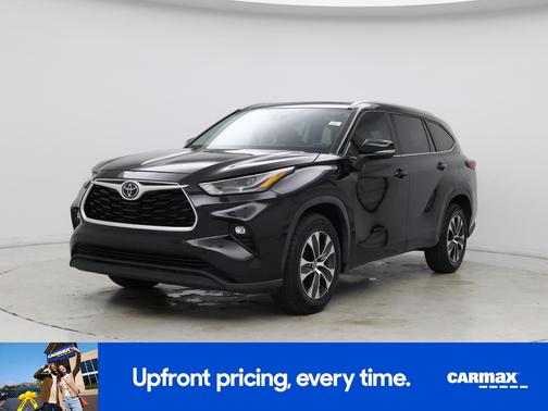 Gray 2022 Toyota Highlander XLE