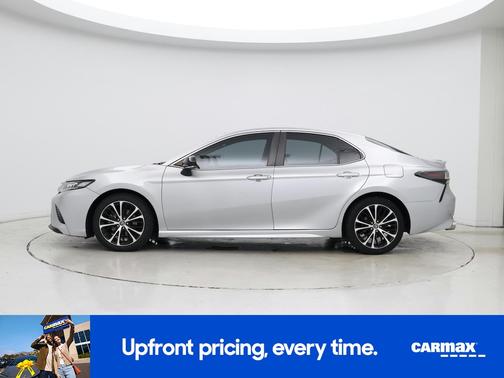 Silver 2018 Toyota Camry SE