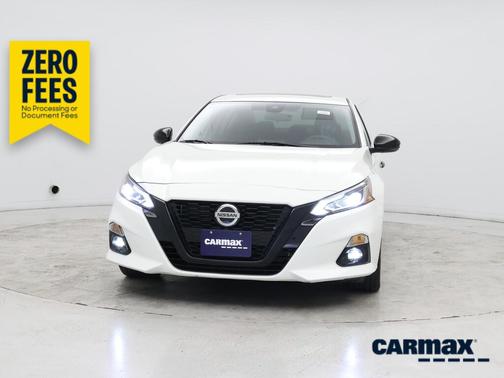 White 2022 Nissan Altima SR