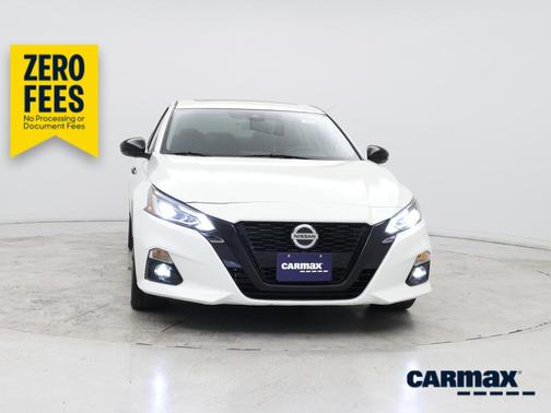 White 2022 Nissan Altima SR
