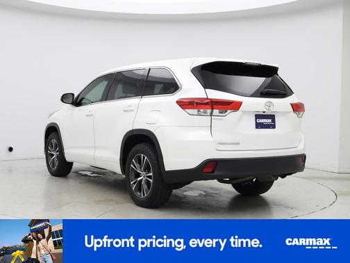 White 2018 Toyota Highlander LE