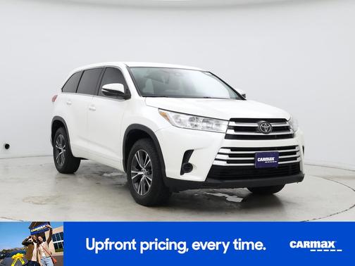 White 2018 Toyota Highlander LE