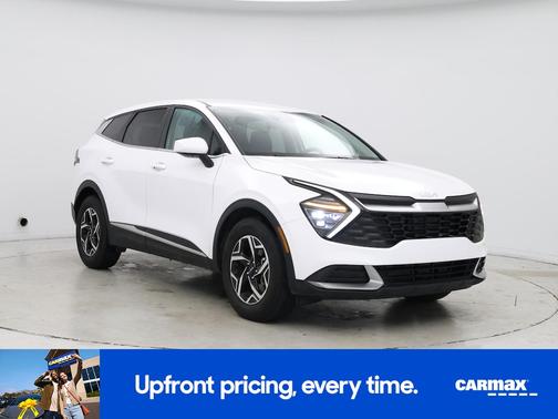 White 2025 Kia Sportage LX