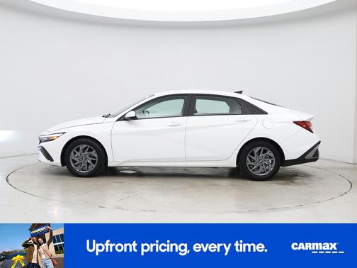 White 2024 Hyundai ELANTRA SEL