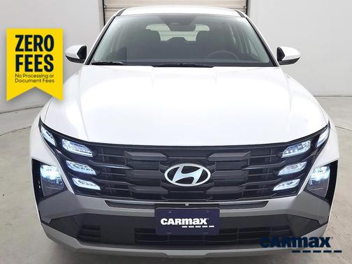 White 2025 Hyundai TUCSON SE