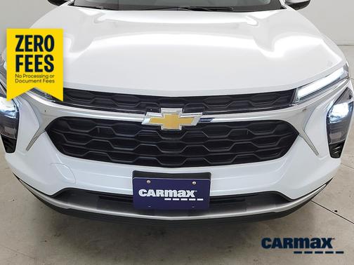 White 2025 Chevrolet Trax LT