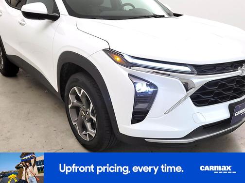 White 2025 Chevrolet Trax LT