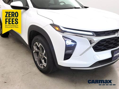 White 2025 Chevrolet Trax LT