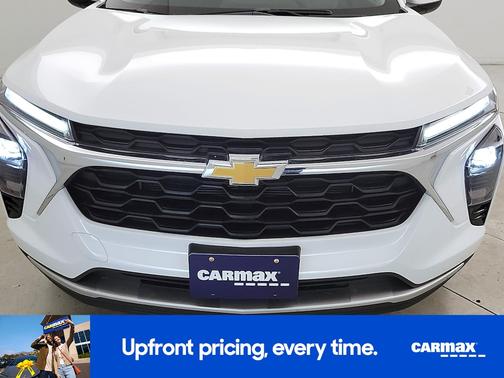 White 2025 Chevrolet Trax LT
