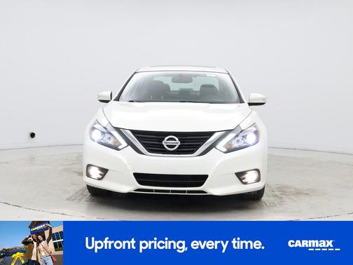 White 2016 Nissan Altima SL