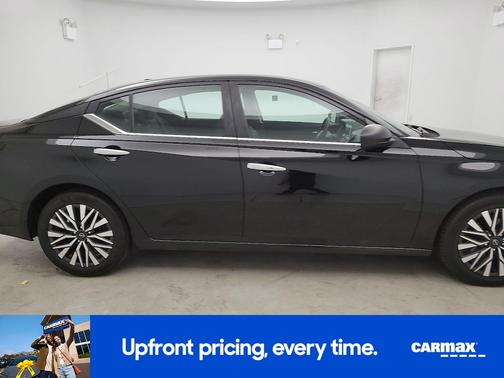 Black 2024 Nissan Altima SV