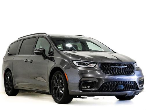 Granite Crystal Metallic Clearcoat 2023 Chrysler Pacifica Touring L