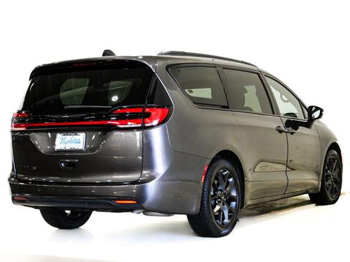 Granite Crystal Metallic Clearcoat 2023 Chrysler Pacifica Touring L
