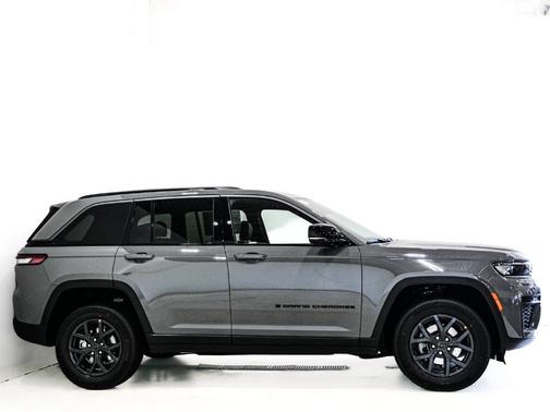 Sting-Gray Clearcoat 2027 Jeep Grand Cherokee Altitude