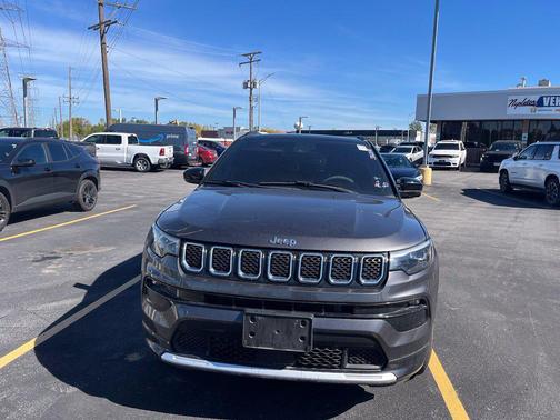 Granite Crystal Metallic Clearcoat 2023 Jeep Compass Limited