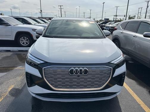 2022 Audi e-tron Premium Plus