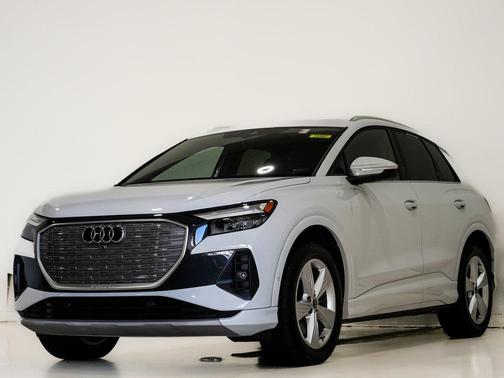 2022 Audi e-tron Premium Plus