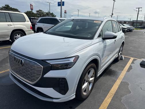 2022 Audi e-tron Premium Plus