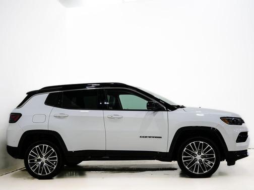 Bright White Clearcoat 2022 Jeep Compass Limited