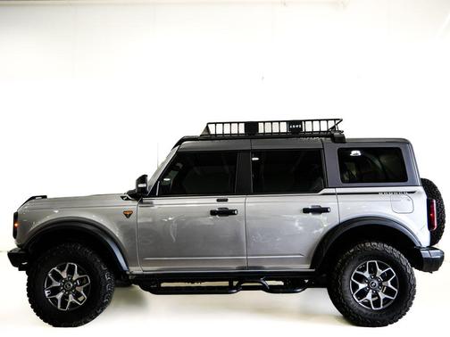 Iconic Silver Metallic 2021 Ford Bronco Badlands