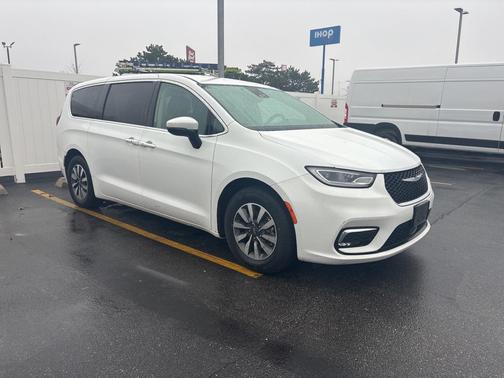 2023 Chrysler Pacifica Hybrid Touring L