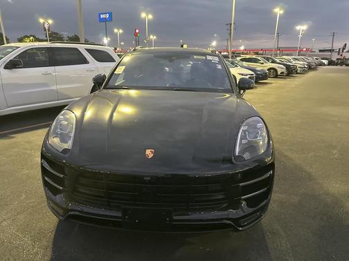 2018 Porsche Macan Turbo w/Performance Package