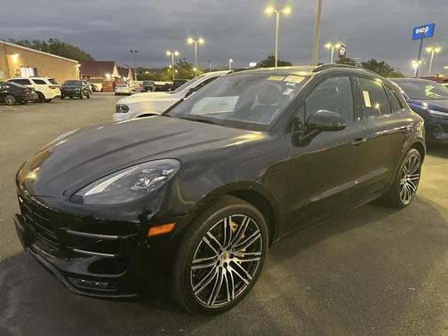 2018 Porsche Macan Turbo w/Performance Package