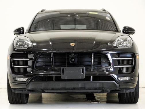 2018 Porsche Macan Turbo w/Performance Package