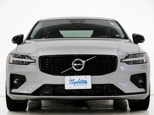 2024 Volvo S60 B5 Plus Dark Theme