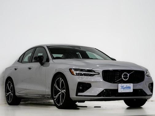 2024 Volvo S60 B5 Plus Dark Theme