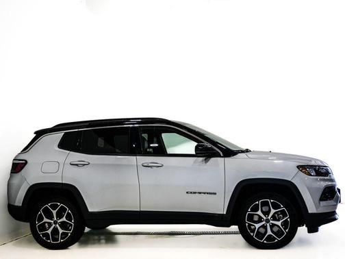 Silver Zynith Metallic Clearcoat 2025 Jeep Compass Limited