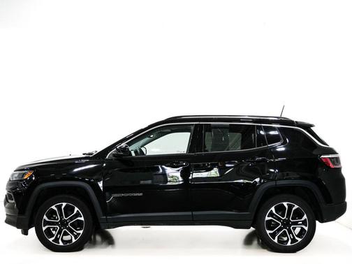 Diamond Black Crystal Pearlcoat 2022 Jeep Compass Limited
