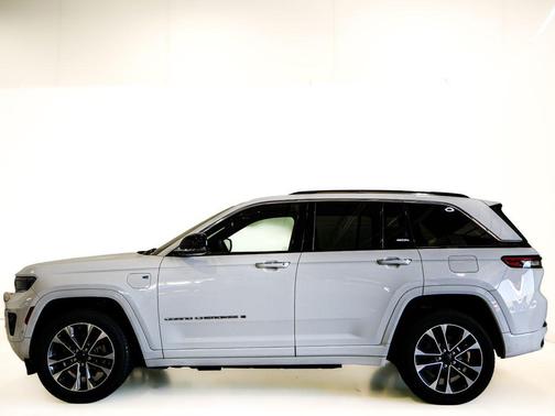 Bright White Clearcoat 2022 Jeep Grand Cherokee 4xe Overland