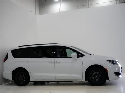 2018 Chrysler Pacifica Touring-L