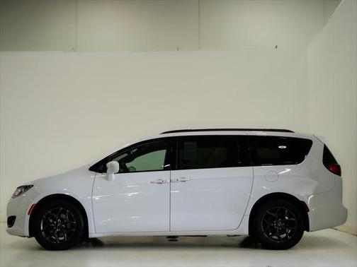 2018 Chrysler Pacifica Touring-L