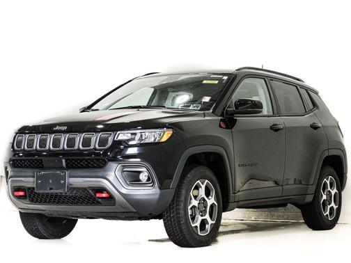 Diamond Black Crystal Pearlcoat 2022 Jeep Compass Trailhawk