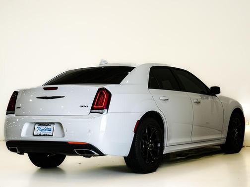 Bright White Clearcoat 2022 Chrysler 300 Touring
