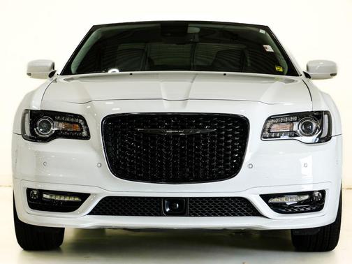 Bright White Clearcoat 2022 Chrysler 300 Touring