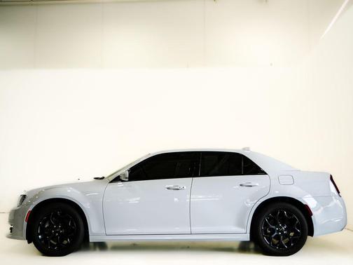 Bright White Clearcoat 2022 Chrysler 300 Touring