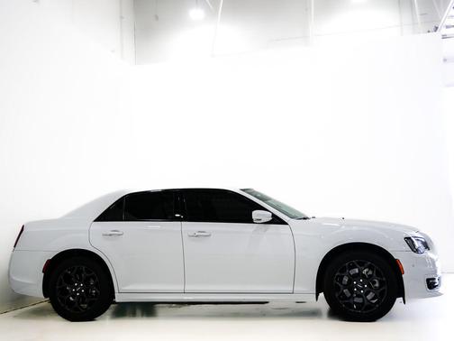 Bright White Clearcoat 2022 Chrysler 300 Touring