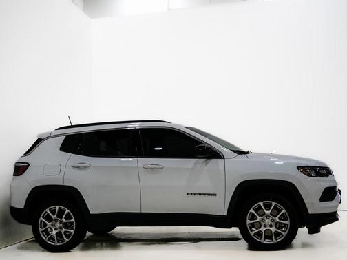 2024 Jeep Compass Latitude Lux