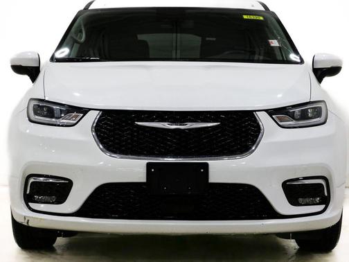 Bright White Clearcoat 2023 Chrysler Pacifica Touring L