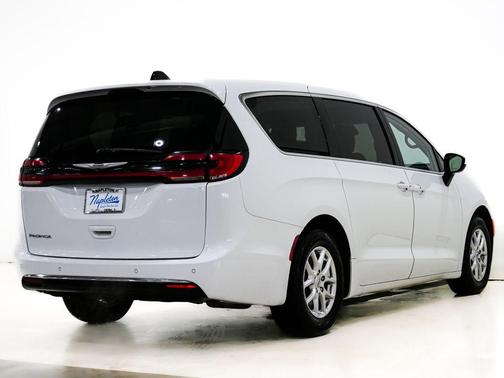 Bright White Clearcoat 2023 Chrysler Pacifica Touring L