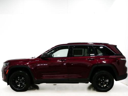 Velvet Red Pearlcoat 2026 Jeep Grand Cherokee Altitude