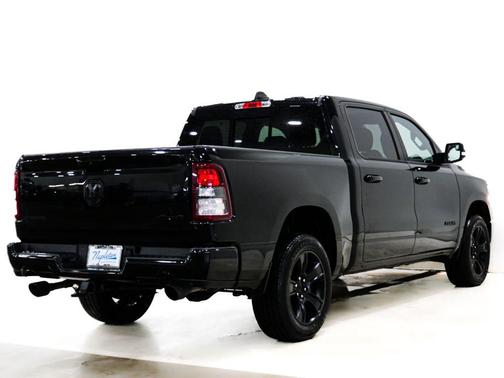 Diamond Black Crystal Pearlcoat 2021 RAM 1500 Big Horn/Lone Star